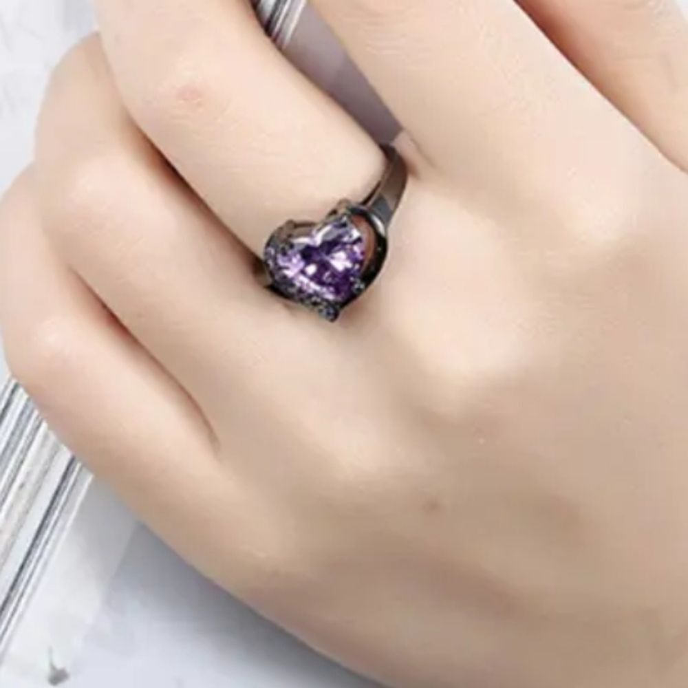Nwot Black Heart With Purple Cz Crystal - Size 6